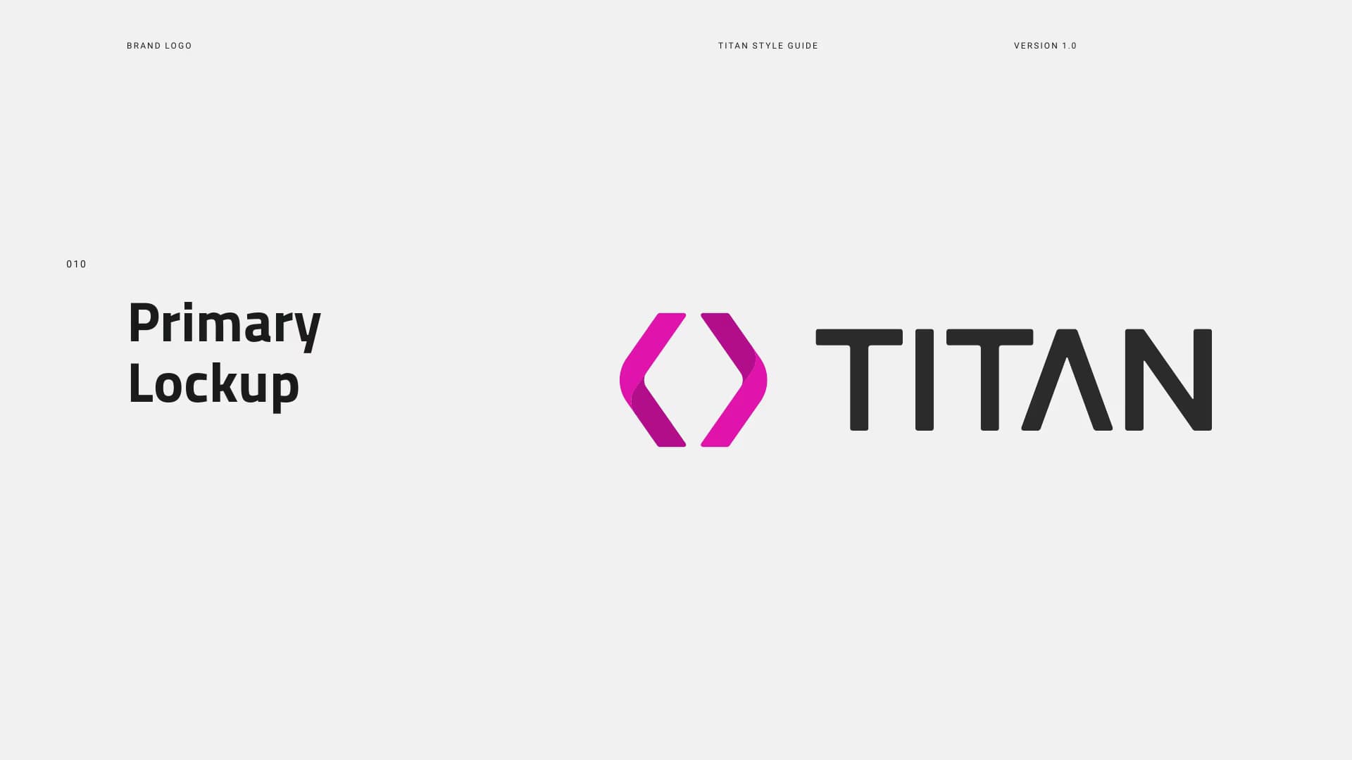 Primäre Titan-Wortmarke mit vierteiligem Symbol